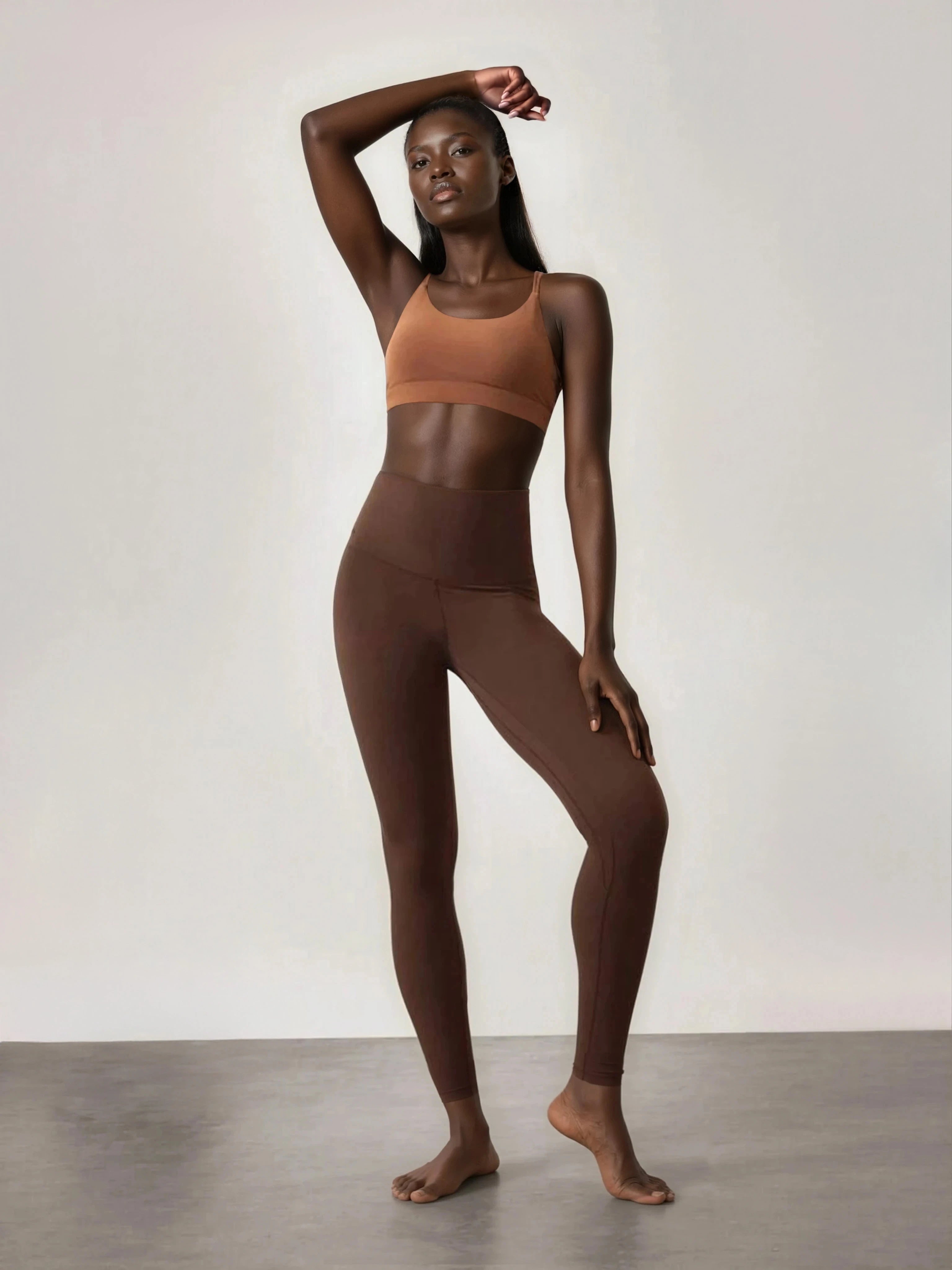 Legginsy z bardzo wysokim stanem, rozciągliwe w 4 kierunkach, nie prześwitujące, z miękkiego jak masło włókna Tactel Pocket