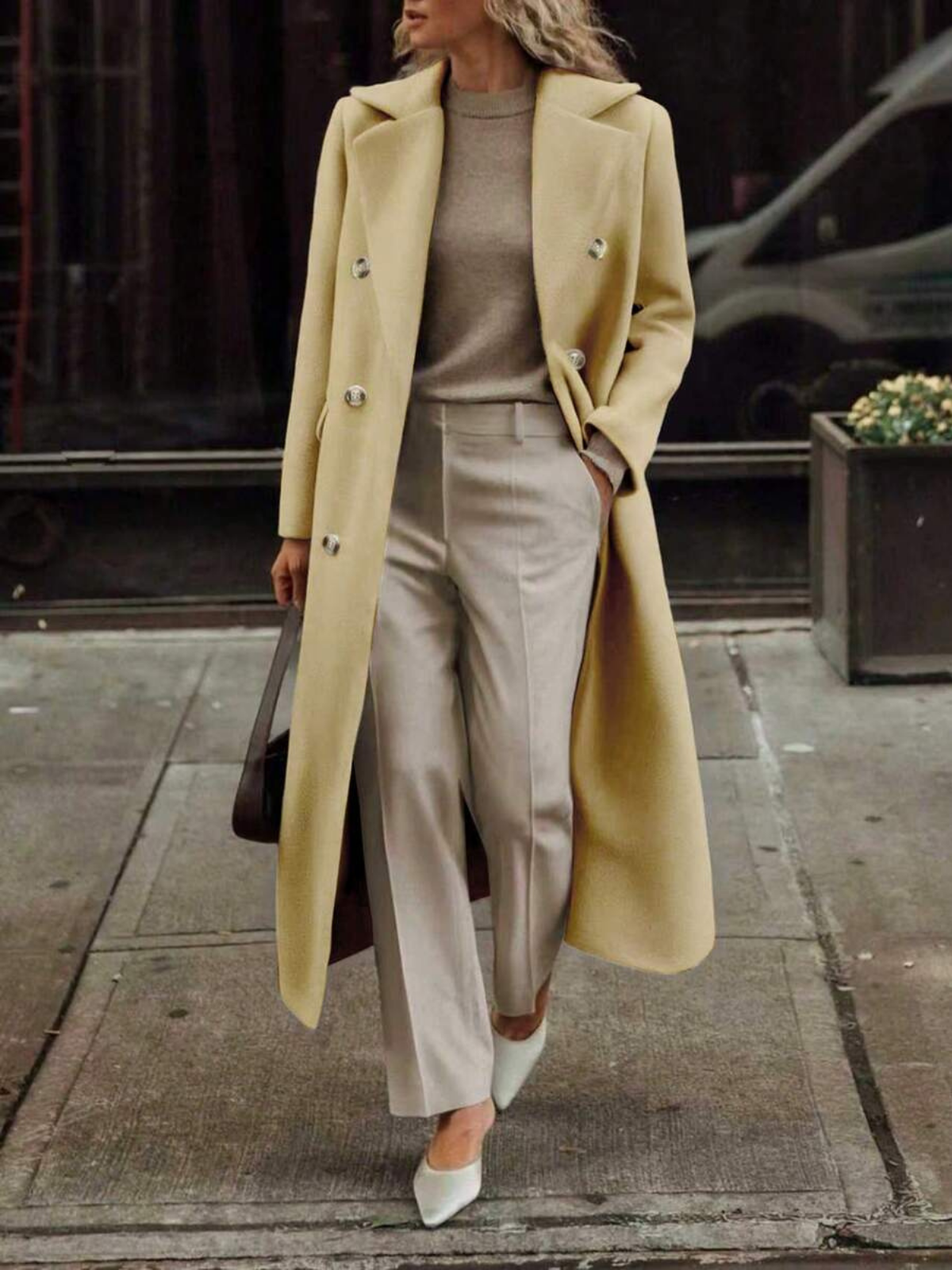 Klasyczny wełniany płaszcz dwurzędowy