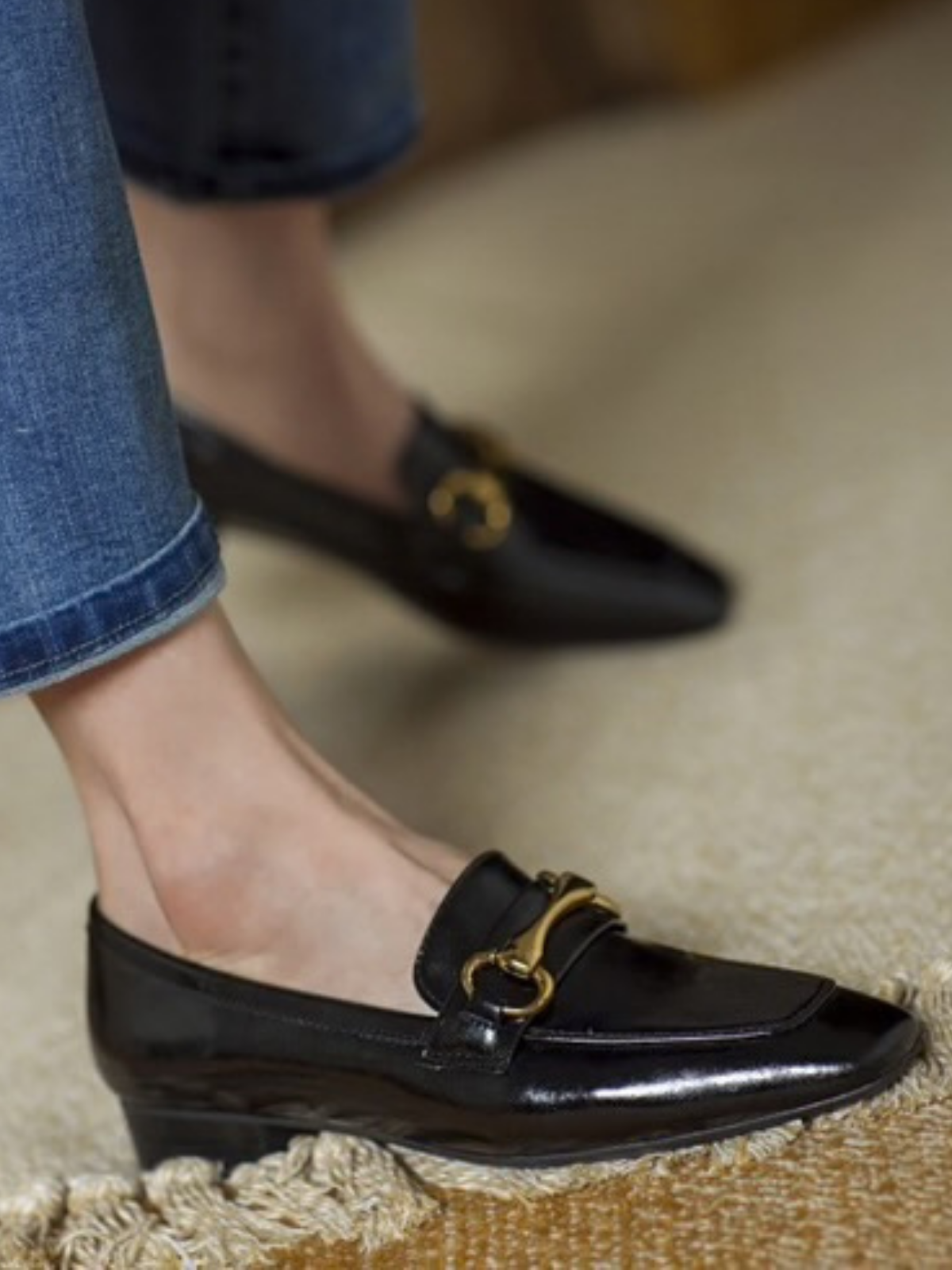 Skórzane płaskie buty z metalowym palec o niskim obcasie