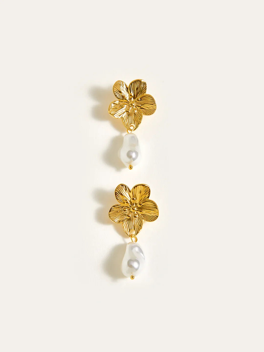 Baroque Pearl & Flower Stud Earrings - LA FEMME WANDERER