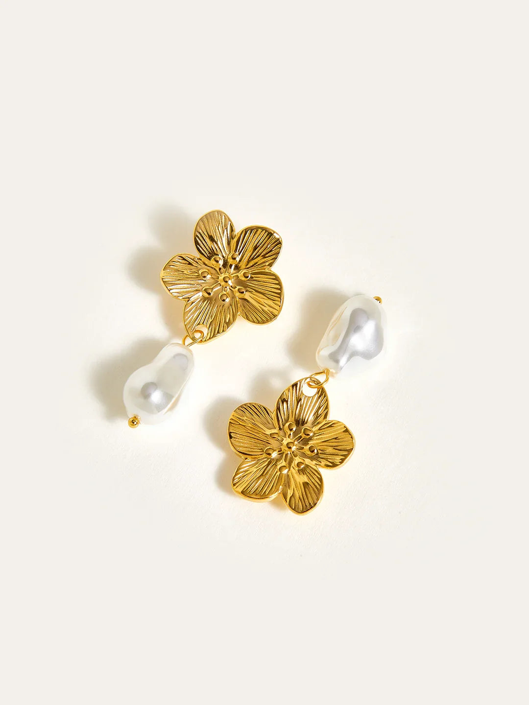 Baroque Pearl & Flower Stud Earrings - LA FEMME WANDERER