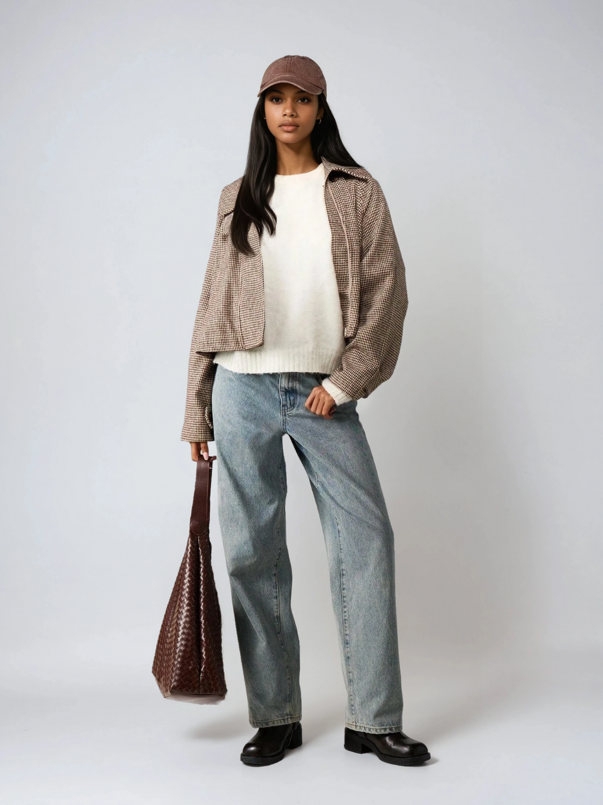 Kurtka pikowana w pepitkę z wysokim kołnierzem i obszernym płaszczem na zimne dni