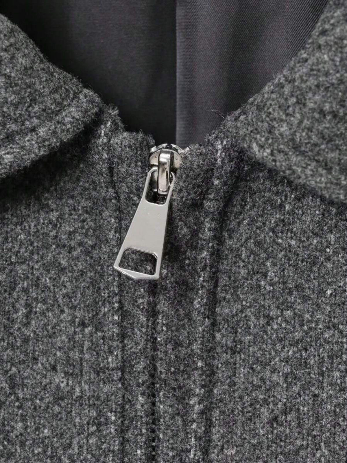 Jesienna minimalistyczna kurtka z mieszanki wełny z zamkiem błyskawicznym i klapami