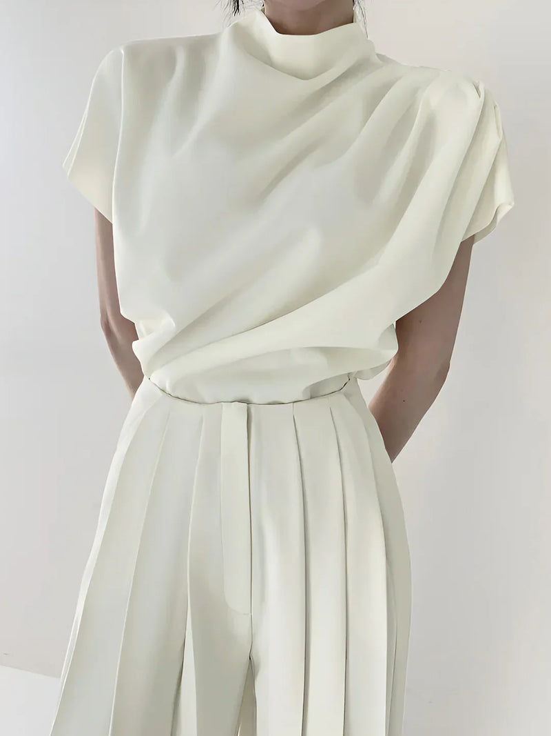 Elegancki, minimalistyczny top z krótkim rękawem