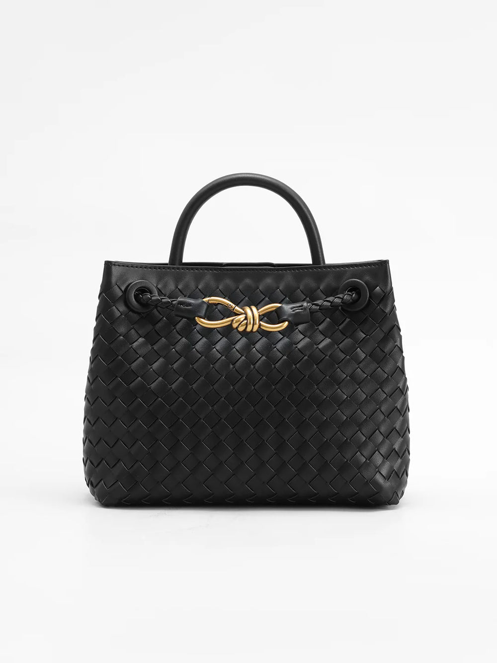 Classy Capsule - 5 - LA FEMME WANDERER
