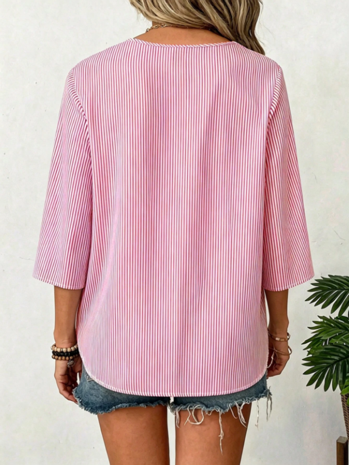 Lekki top w paski do minimalistycznych letnich szaf